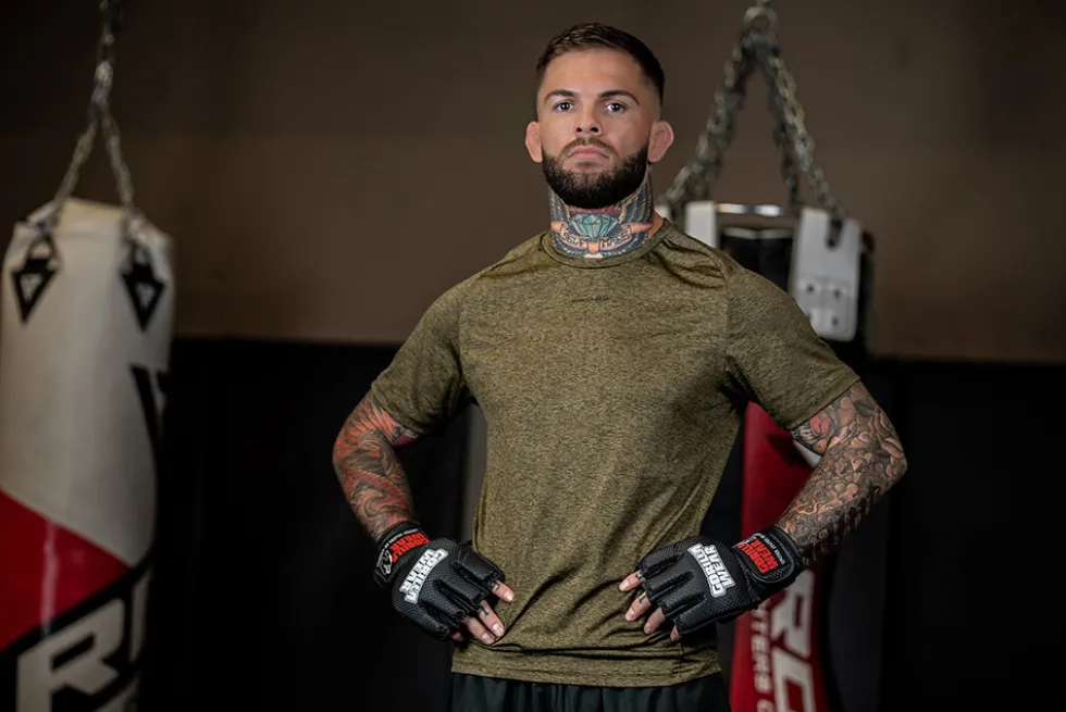 Gorilla Wear Manton MMA Handschoenen (Met Duim) - Zwart/Wit
