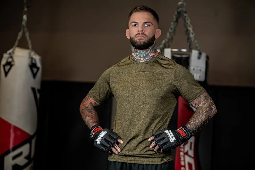Gorilla Wear Manton MMA Handschoenen (Met Duim) - Zwart/Wit