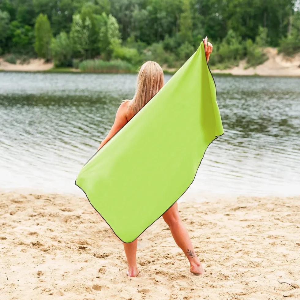 NILS Microvezel Handdoek - Groen/Zwart - 140 x 70 cm
